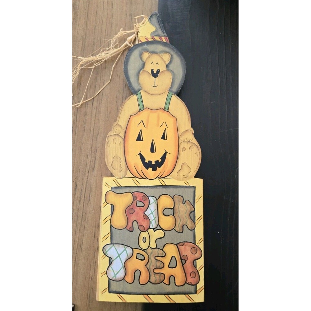 Vtg wooden Halloween hanger Decor teddy bear Jack-o-lantern Trick Or Treat Sign